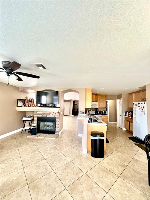 Detail Gallery Image 5 of 17 For 26469 Silverado Ct, Moreno Valley,  CA 92555 - 3 Beds | 2 Baths