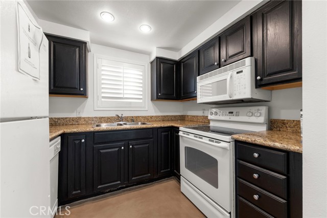 Detail Gallery Image 28 of 39 For 3440 Hathaway Ave #323,  Long Beach,  CA 90815 - 1 Beds | 1 Baths