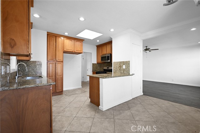 Detail Gallery Image 5 of 53 For 426 Grant St, Oceanside,  CA 92054 - 8 Beds | 6 Baths