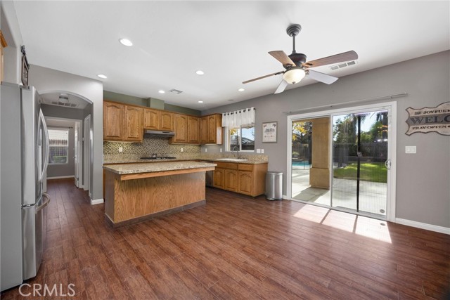 Detail Gallery Image 28 of 67 For 12809 Trafalgar Square, Bakersfield,  CA 93312 - 5 Beds | 3 Baths