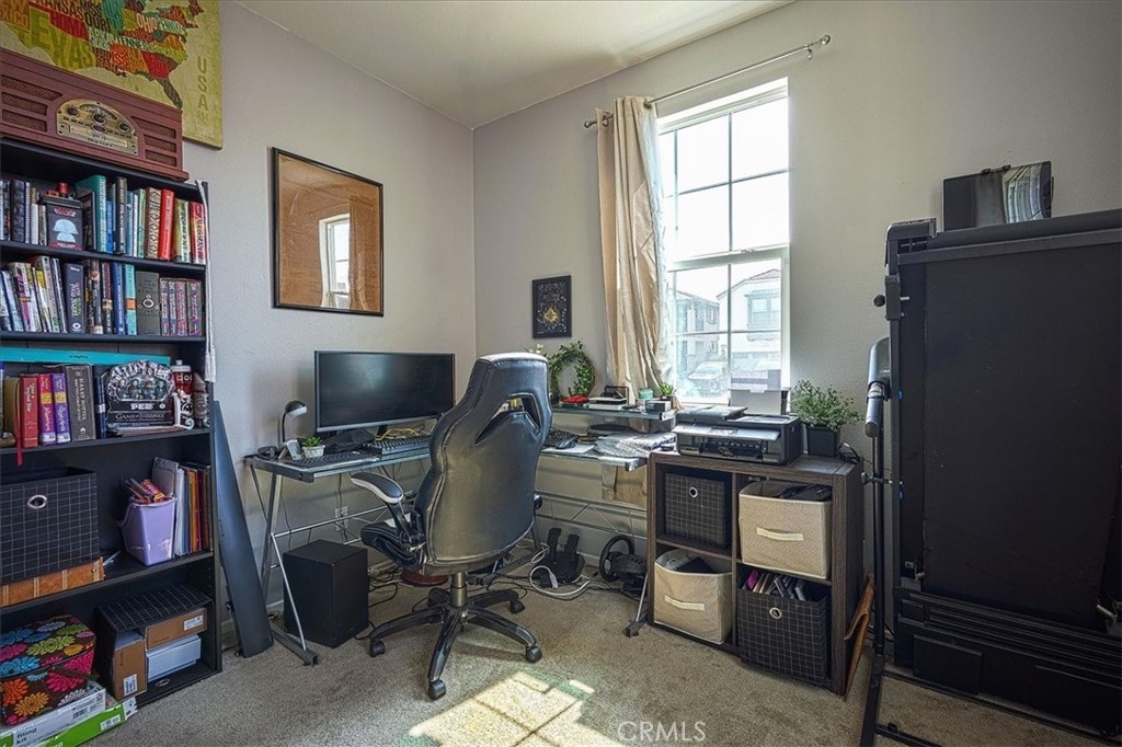 https://media.crmls.org/medias/f265703a-dc1b-4ef7-8a82-3627c2e5421e.jpg?preset=X-Large