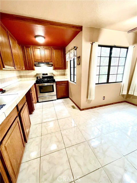 Detail Gallery Image 6 of 12 For 23743 Skyland Dr, Crestline,  CA 92325 - 2 Beds | 1 Baths