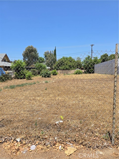 Image 14 of 47 For 855 Holt Avenue