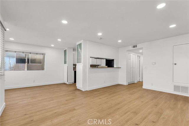 Detail Gallery Image 2 of 23 For 710 5th St, Hermosa Beach,  CA 90254 - 2 Beds | 2 Baths