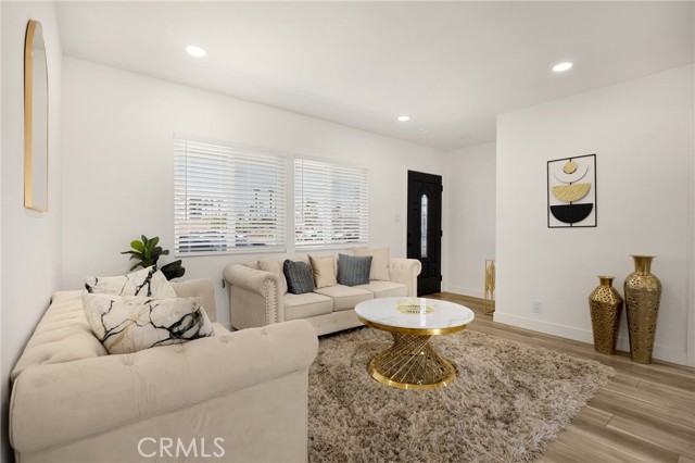 506 W Victor Avenue, Anaheim CA: https://media.crmls.org/medias/f268dd74-5160-4319-82b2-148f58b65b28.jpg