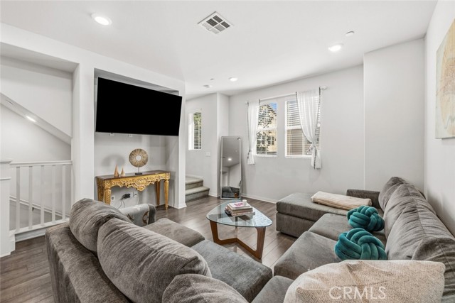 Detail Gallery Image 22 of 47 For 7214 N Chestnut, Van Nuys,  CA 91405 - 2 Beds | 3 Baths