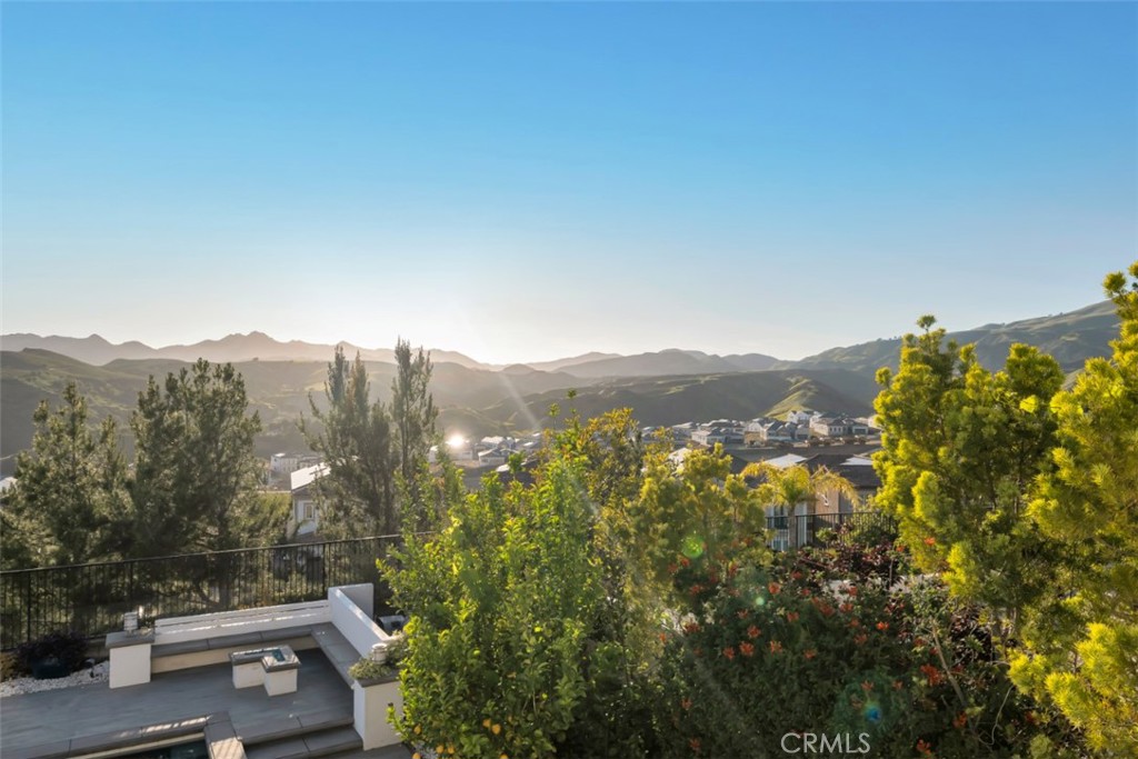 https://media.crmls.org/medias/f26909eb-67e2-4add-a43f-dafad0ac2626.jpg?preset=X-Large