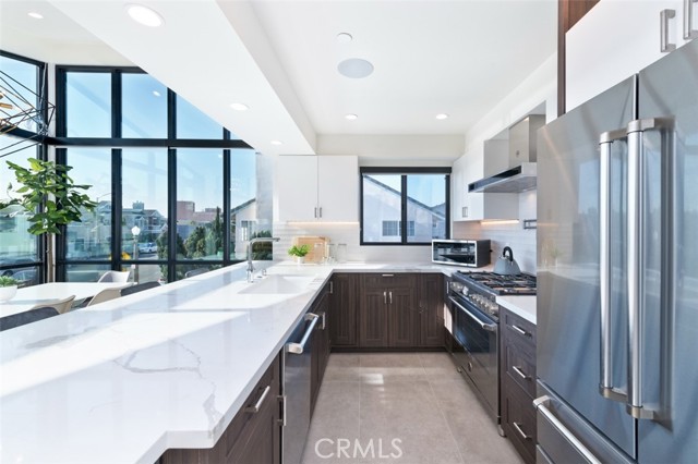 Detail Gallery Image 3 of 11 For 500 E Balboa Bld, Newport Beach,  CA 92661 - 3 Beds | 2 Baths