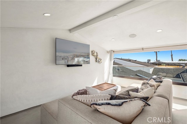 712 Marguerite Avenue, Corona del Mar CA: https://media.crmls.org/medias/f269a646-7d61-4545-a6a9-780cfa24feff.jpg