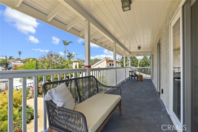 1069 Avenue D, Redondo Beach CA: https://media.crmls.org/medias/f269bff6-9d7f-458b-a735-68408df68e01.jpg