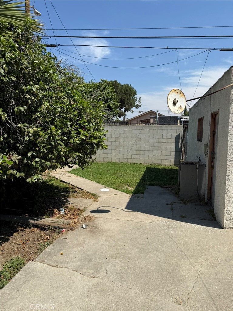 https://media.crmls.org/medias/f26a1891-1f7e-41e6-a769-312f07e35c57.jpg?preset=X-Large
