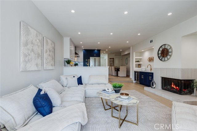 Detail Gallery Image 35 of 74 For 11919 Mayfield, Los Angeles,  CA 90049 - 3 Beds | 3 Baths