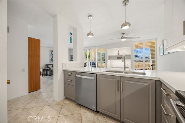 2521 N Whitewater Club Dr, Residence D, Palm Springs, CA 92262