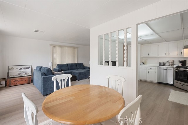 Detail Gallery Image 6 of 23 For 4095 Fruit St #870,  La Verne,  CA 91750 - 2 Beds | 2 Baths