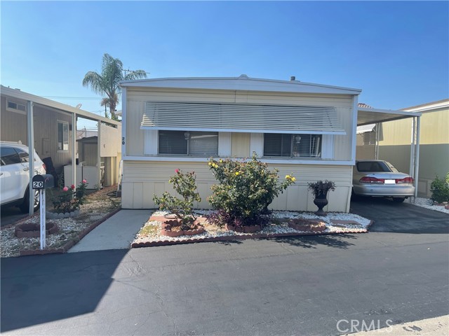 Detail Gallery Image 1 of 12 For 12550 Carson St #20,  Hawaiian Gardens,  CA 90716 - 2 Beds | 1 Baths