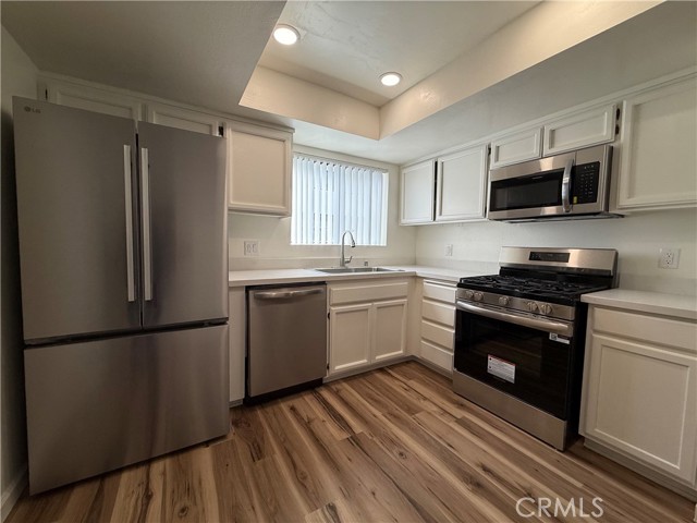 Detail Gallery Image 6 of 14 For 5250 Colodny Dr #21,  Agoura Hills,  CA 91301 - 2 Beds | 2/1 Baths