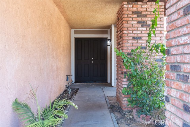 Detail Gallery Image 2 of 31 For 3790 Nuttree, Riverside,  CA 92501 - 3 Beds | 2 Baths
