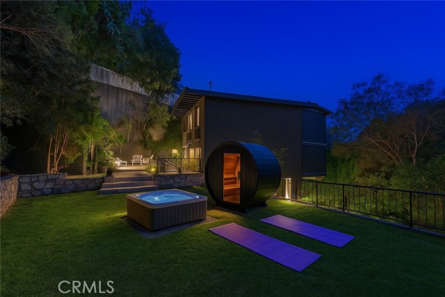 Detail Gallery Image 24 of 37 For 1782 Viewmont Dr, Los Angeles,  CA 90069 - 3 Beds | 4/1 Baths