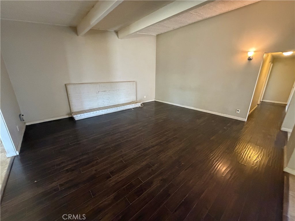 https://media.crmls.org/medias/f26db624-73da-4df9-b423-3e4d2ac6a362.jpg?preset=X-Large