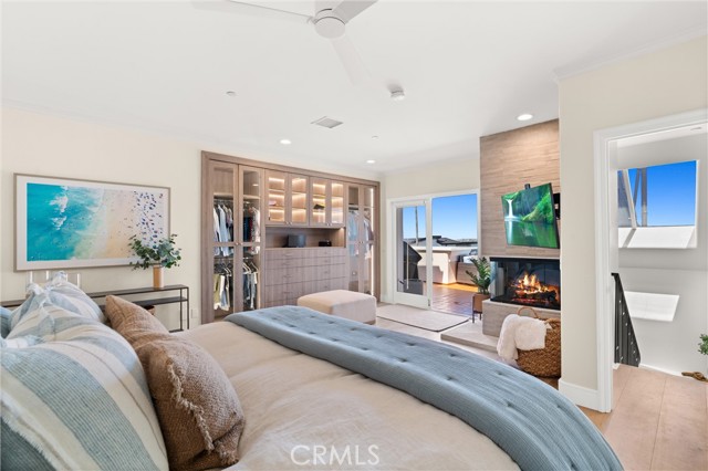 302 Carnation Avenue, Corona del Mar CA: https://media.crmls.org/medias/f26ec02a-7758-4e3b-8580-c22f473801d3.jpg