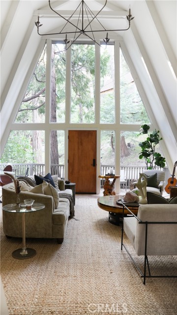 27824 Fern Dell Road, Lake Arrowhead CA: https://media.crmls.org/medias/f2715ae4-ca2e-4b61-b19b-10daae7a940b.jpg