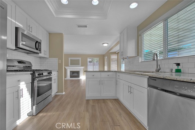 Detail Gallery Image 10 of 63 For 928 Winston Way, Corona,  CA 92881 - 4 Beds | 3 Baths