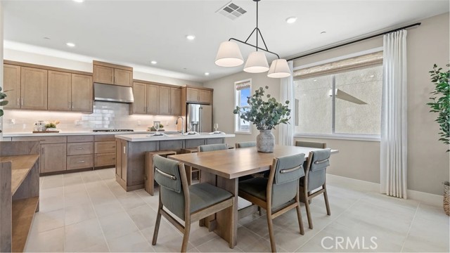 Detail Gallery Image 7 of 39 For 924 Chinon, Irvine,  CA 92618 - 4 Beds | 3/1 Baths