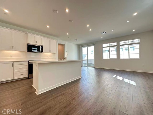 Detail Gallery Image 3 of 20 For 16052 Montenegro Ln, Fontana,  CA 92336 - 4 Beds | 3 Baths