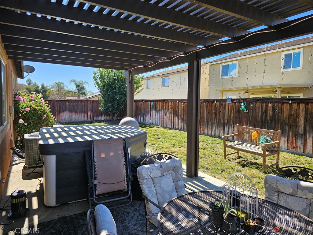 https://media.crmls.org/medias/f2724855-7981-4732-9b21-ec01b92e82e1.jpg?preset=X-Large