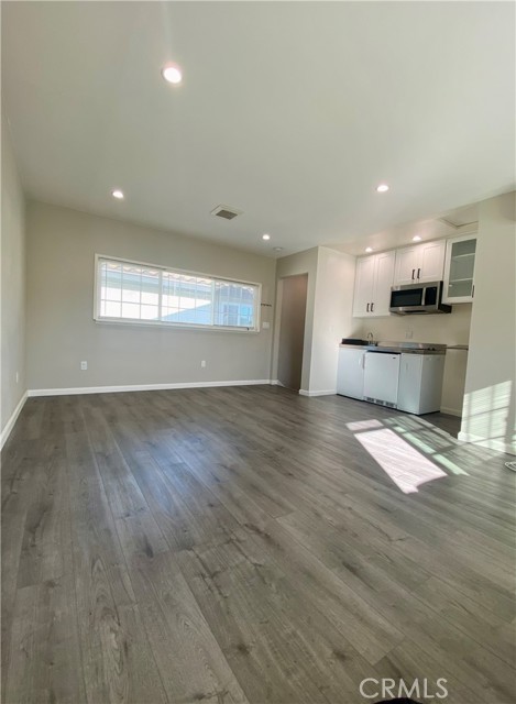 Detail Gallery Image 13 of 18 For 7252 Rubio, Lake Balboa,  CA 91406 - 0 Beds | 1 Baths