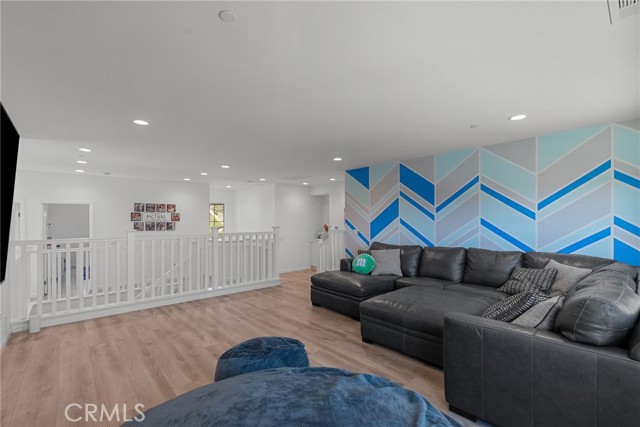 Detail Gallery Image 31 of 56 For 18797 Big Cedar Dr, Canyon Country,  CA 91387 - 5 Beds | 3 Baths