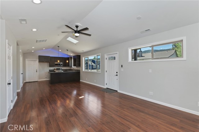 2217 Juniper Lane, Big Bear City CA: https://media.crmls.org/medias/f2732dc4-a081-4c10-a19d-b7e353b8ed77.jpg