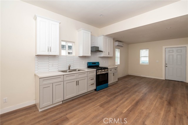 1038 E 53rd Street, Los Angeles CA: https://media.crmls.org/medias/f273deda-b97c-4dca-b7fd-2eb7931e9da6.jpg