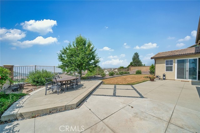 12729 Indian Ocean Drive, Etiwanda CA: https://media.crmls.org/medias/f27404b1-8fac-463b-8ae9-7c6e24fa0385.jpg