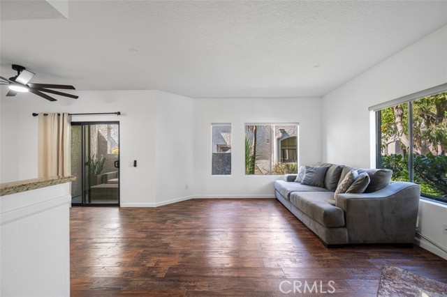 4822 Tiara, Huntington Beach CA: https://media.crmls.org/medias/f2745668-154d-468f-8282-3e4320bc835b.jpg
