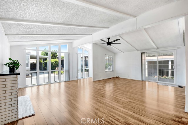 Detail Gallery Image 3 of 14 For 1919 W Coronet #62,  Anaheim,  CA 92801 - 2 Beds | 2/1 Baths