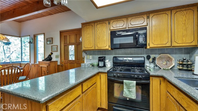 Detail Gallery Image 9 of 48 For 24941 Faulhorn Dr, Crestline,  CA 92325 - 3 Beds | 1/1 Baths
