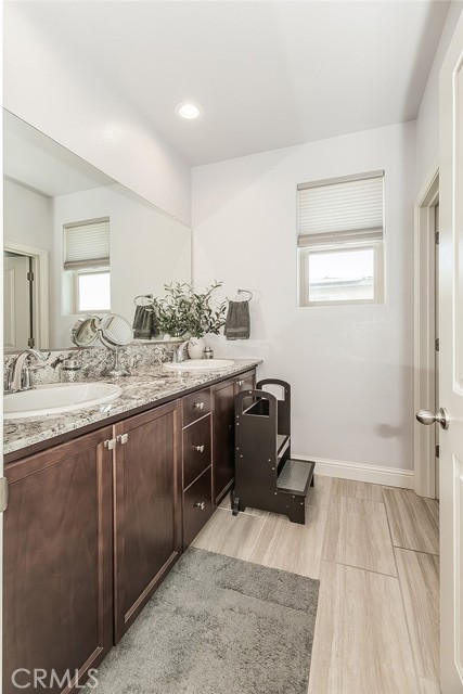 Image 44 of 75 For 877 Treasure Hills