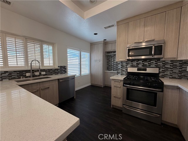 Detail Gallery Image 6 of 24 For 7280 Comiso Way, Rancho Cucamonga,  CA 91701 - 3 Beds | 2/1 Baths