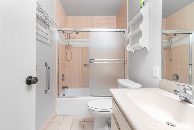 4505 California Avenue, Long Beach CA: https://media.crmls.org/medias/f27613c0-b08e-449d-9bce-7bb542062962.jpg