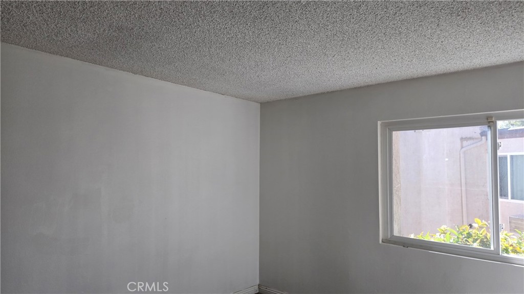 https://media.crmls.org/medias/f2762349-5a0c-43bb-866c-b51a80b523d8.jpg?preset=X-Large