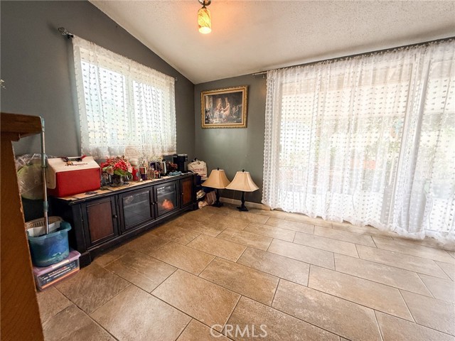 6712 La Jolla, Riverside CA: https://media.crmls.org/medias/f27628c4-0814-445f-91a4-931a538e5d63.jpg