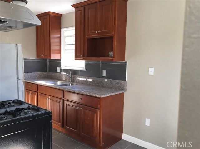 Detail Gallery Image 2 of 5 For 500 N Electric Ave #C,  Alhambra,  CA 91801 - 1 Beds | 1 Baths