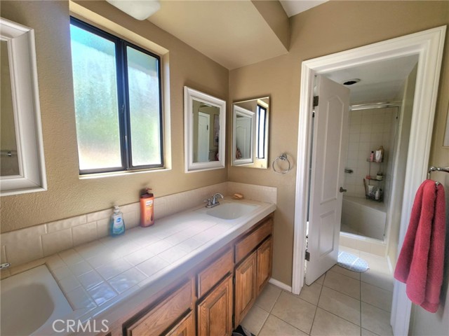 450 Fairway Drive, Palmdale CA: https://media.crmls.org/medias/f276a029-a3b5-493b-85a9-6578784e0875.jpg
