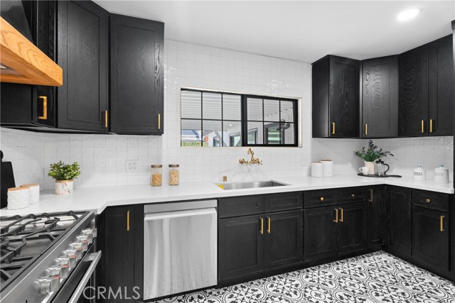 Detail Gallery Image 12 of 35 For 2327 Bonnie Brae, Santa Ana,  CA 92706 - 4 Beds | 2 Baths