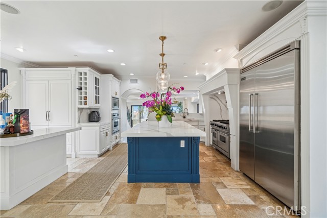 312 Carnation Avenue, Corona del Mar CA: https://media.crmls.org/medias/f27799ef-64eb-4a11-9351-70c467cb3331.jpg