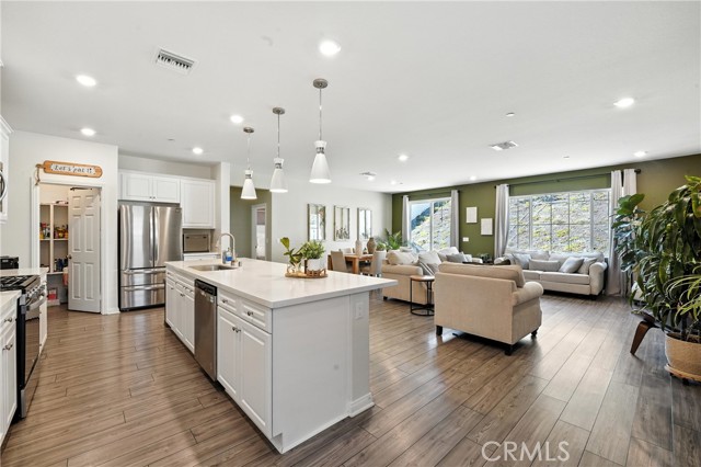 Detail Gallery Image 3 of 32 For 41018 Chambord Dr, Lake Elsinore,  CA 92532 - 4 Beds | 2 Baths