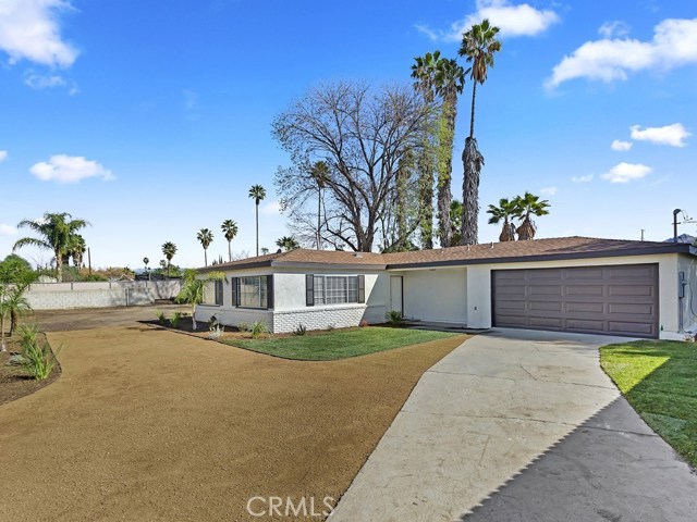 894 N Orange St, Riverside, CA 92501