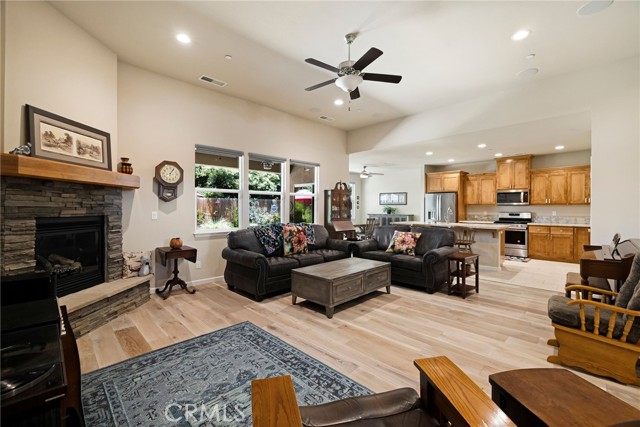 10 Harmony Park Circle, Chico CA: https://media.crmls.org/medias/f278fec1-14a7-4317-be07-dff991cb3ff4.jpg