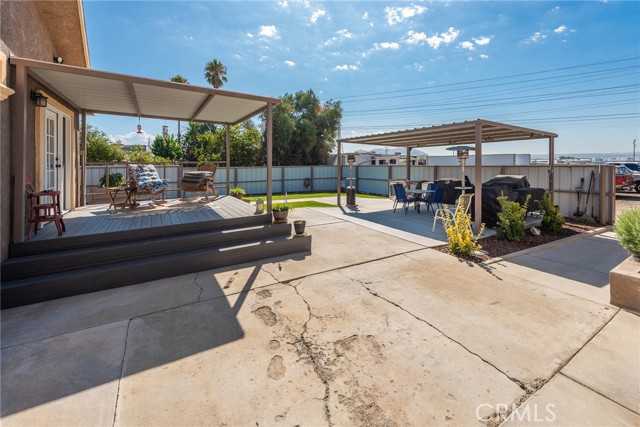 19585 Jurupa Avenue, Bloomington CA: https://media.crmls.org/medias/f2792f35-0c8f-4161-8342-31204184949d.jpg